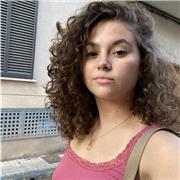 Estudiante universitaria con aptitudes para dar clases de refuerzo a niños/as de primaria hasta 2º de la ESO